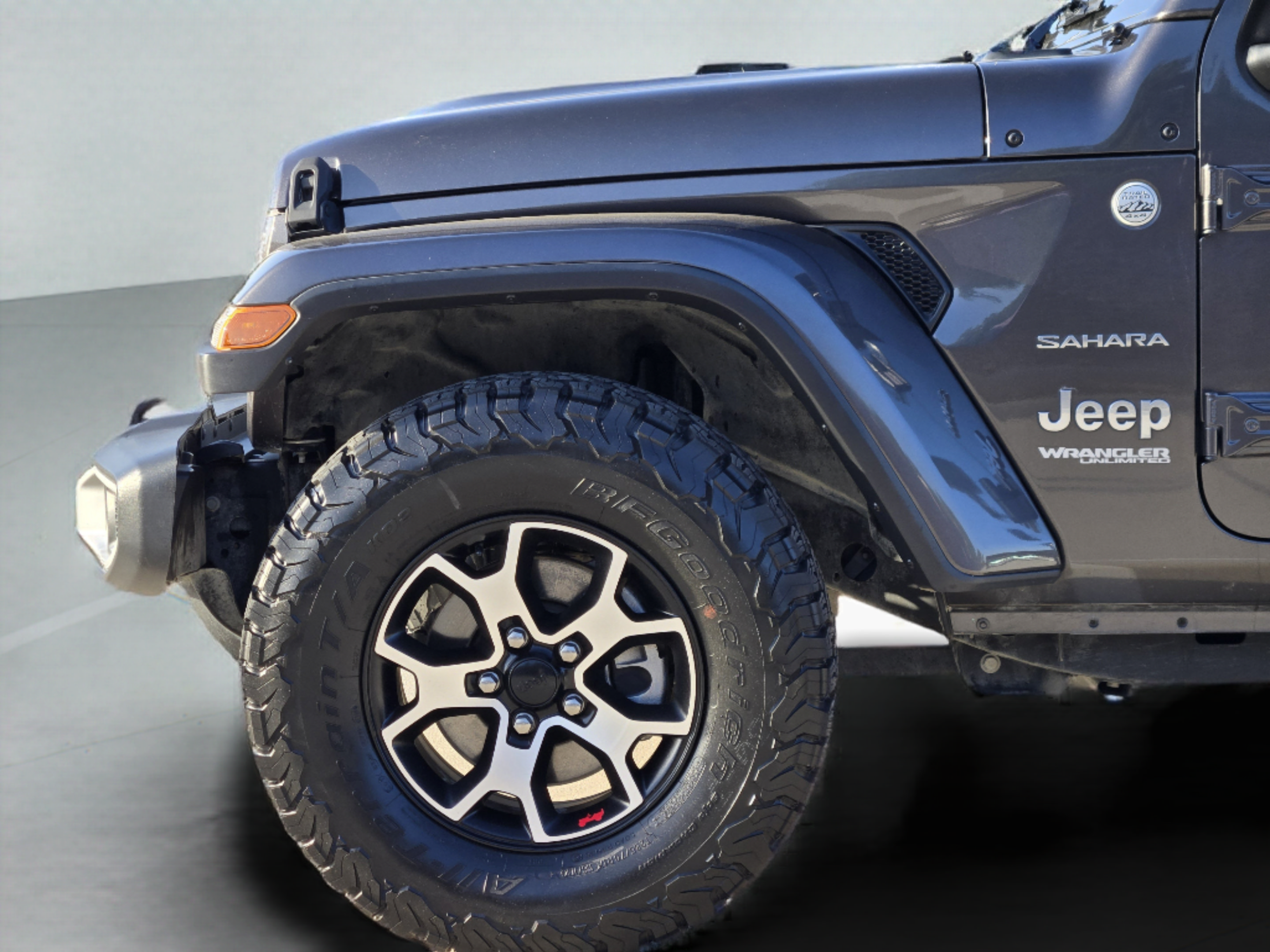 Used 2019 Jeep Wrangler Unlimited Sahara AWD/4WD image 30