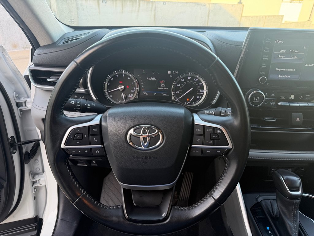 Used 2022 Toyota Highlander XLE AWD/4WD image 10
