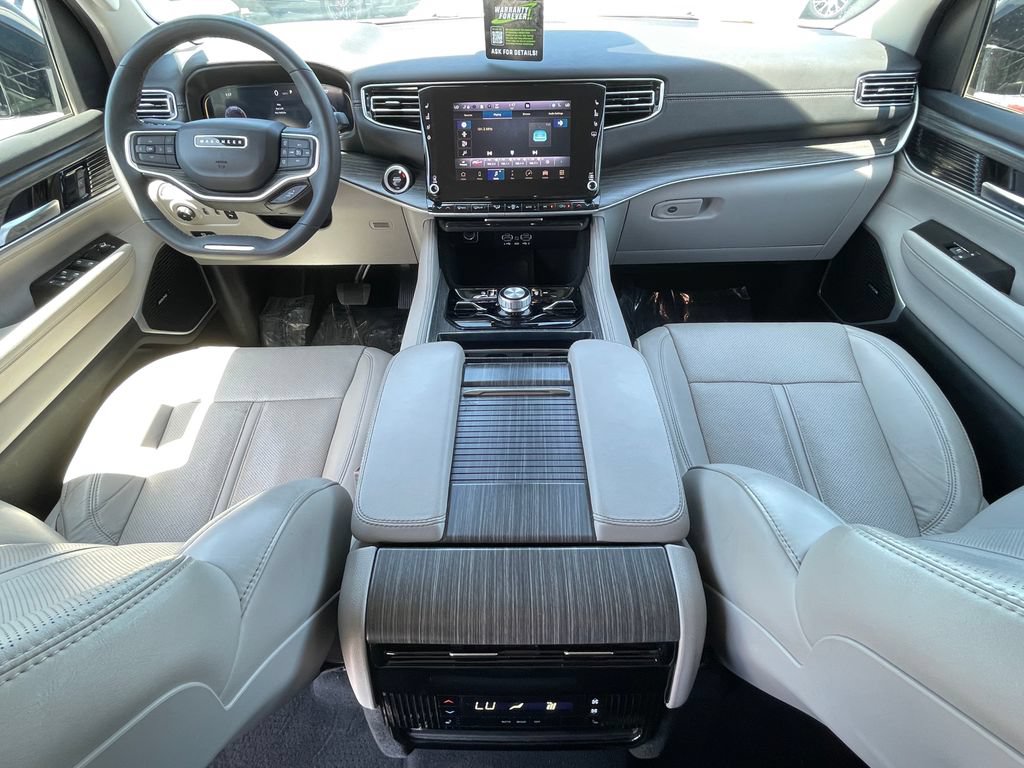 Used 2024 Jeep Wagoneer L Series III w/ Flexible Seating Group AWD/4WD image 32