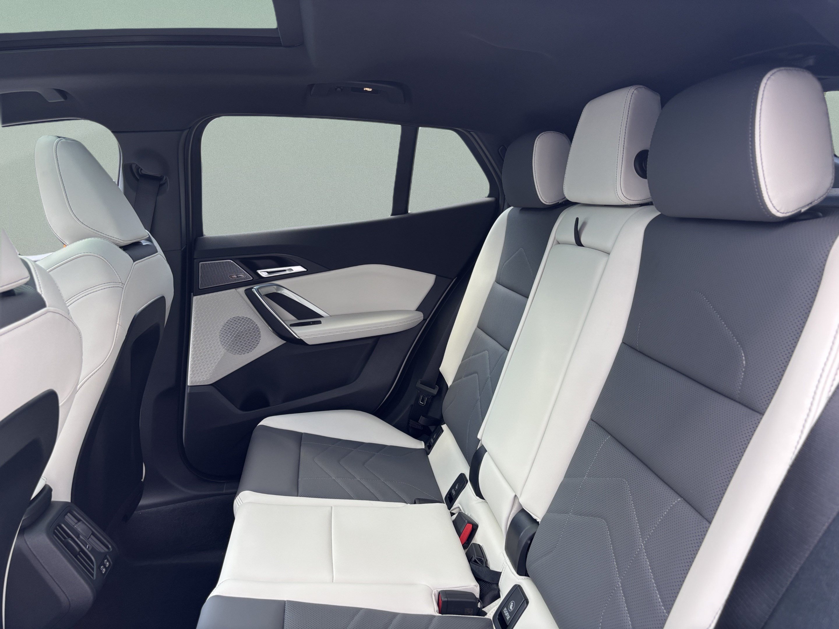 New 2027 BMW X2 xDrive28i AWD/4WD image 28