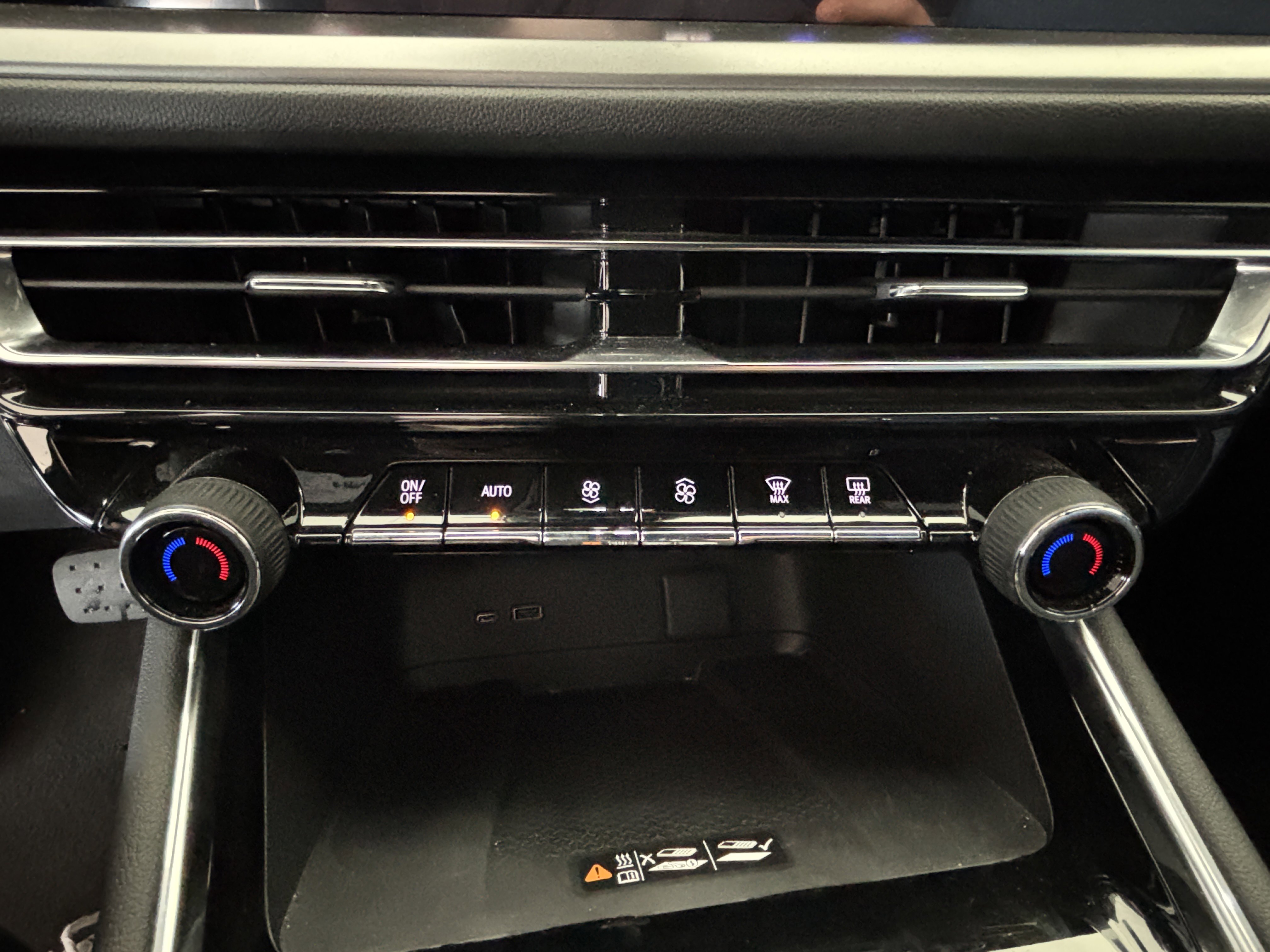 Used 2025 Chevrolet Traverse LT w/ Sun and Wheel Package image 16