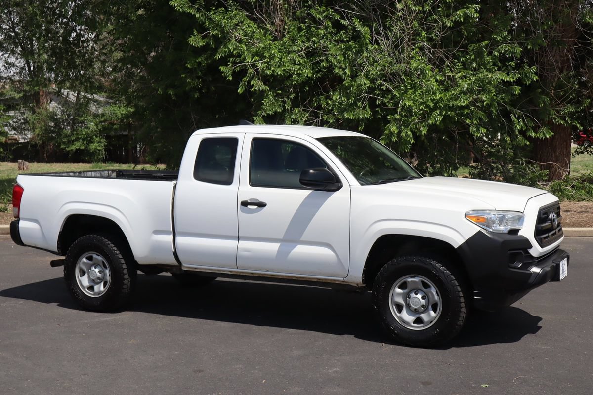 Used 2016 Toyota Tacoma SR AWD/4WD image 2