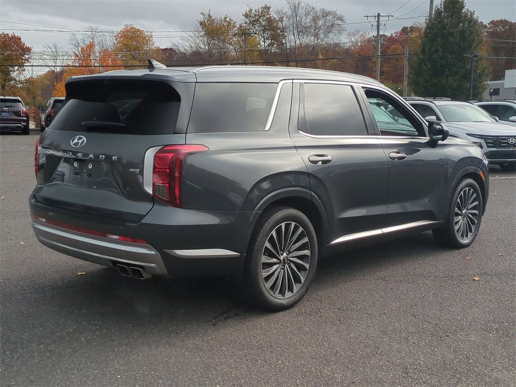 Used 2023 Hyundai Palisade Calligraphy image 3