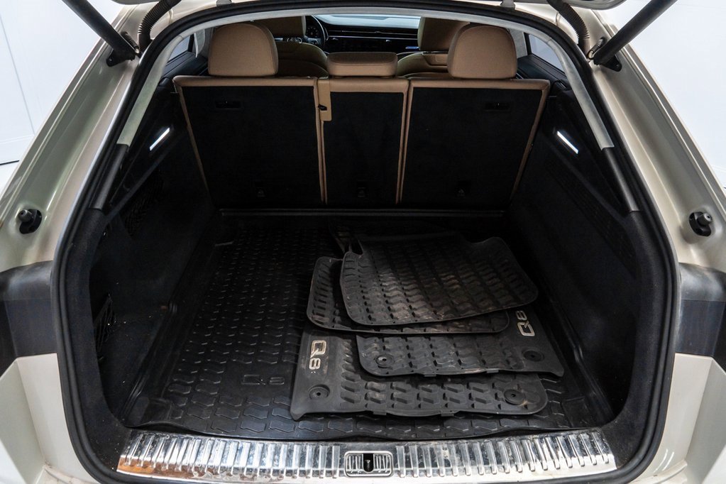 Used 2020 Audi Q8 Prestige w/ Prestige Package image 33