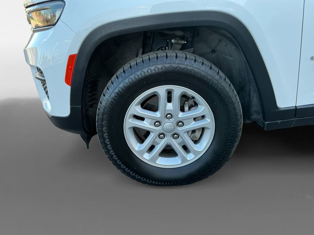Used 2023 Jeep Grand Cherokee Laredo image 14