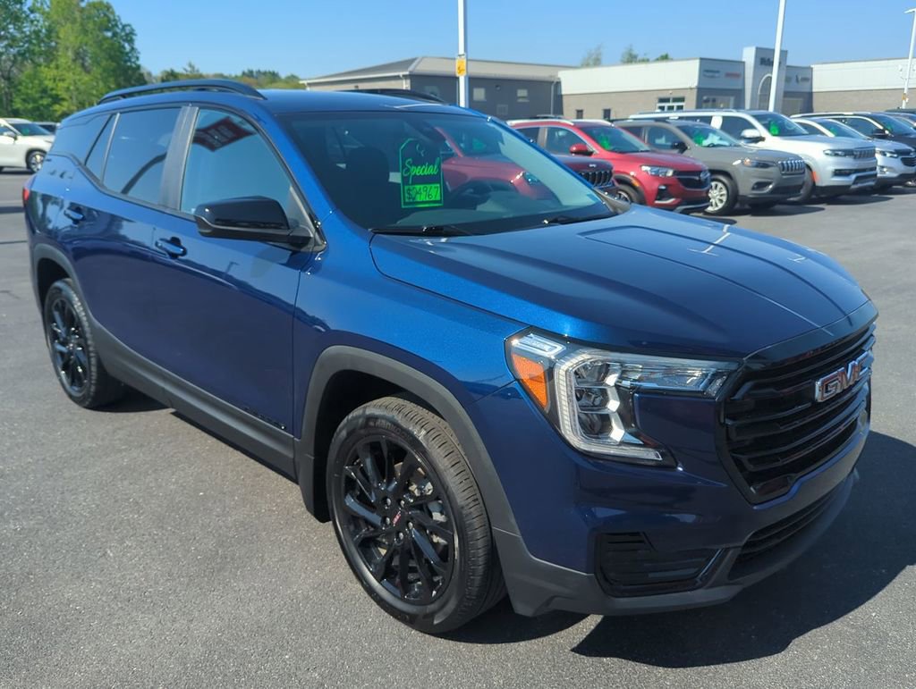 Used 2023 GMC Terrain SLE w/ Driver Convenience Package AWD/4WD image 1