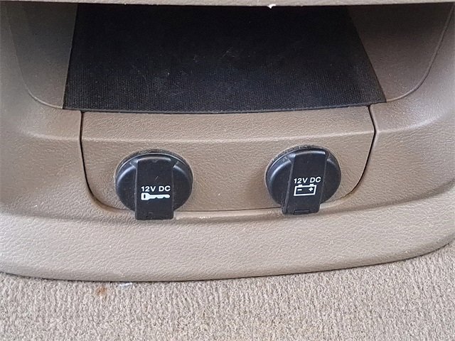 Used 2015 Chrysler Town & Country Touring image 23