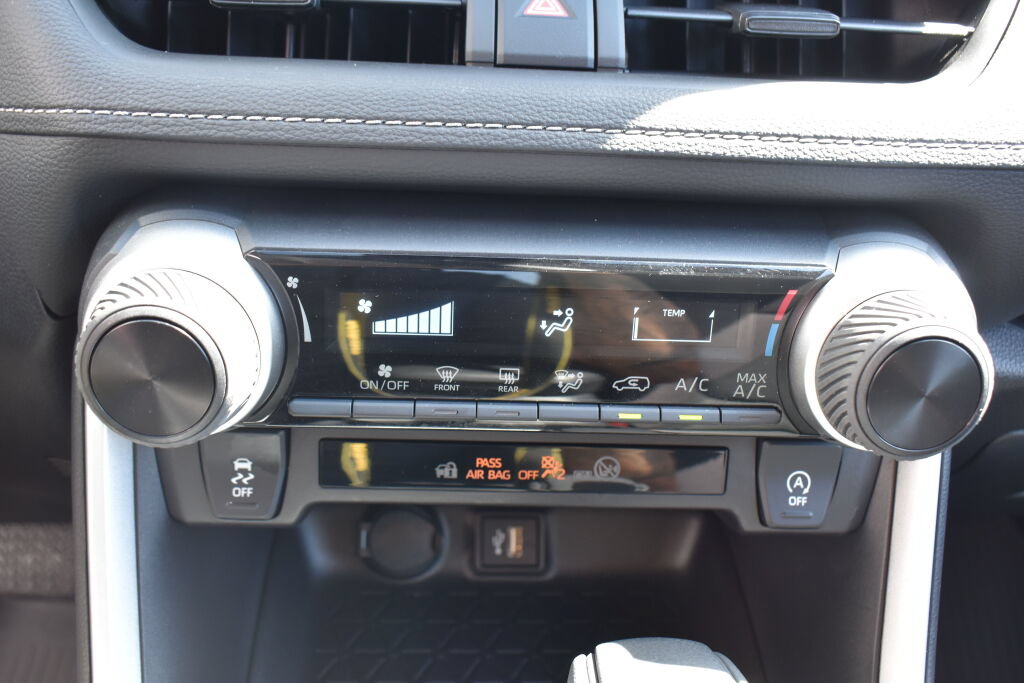 Certified 2025 Toyota RAV4 LE AWD/4WD image 12