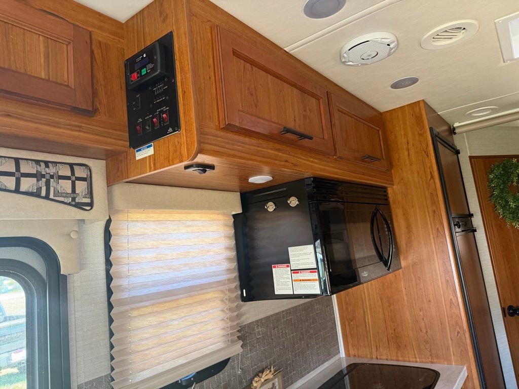 Used 2016 Mercedes-Benz Sprinter 3500 image 32