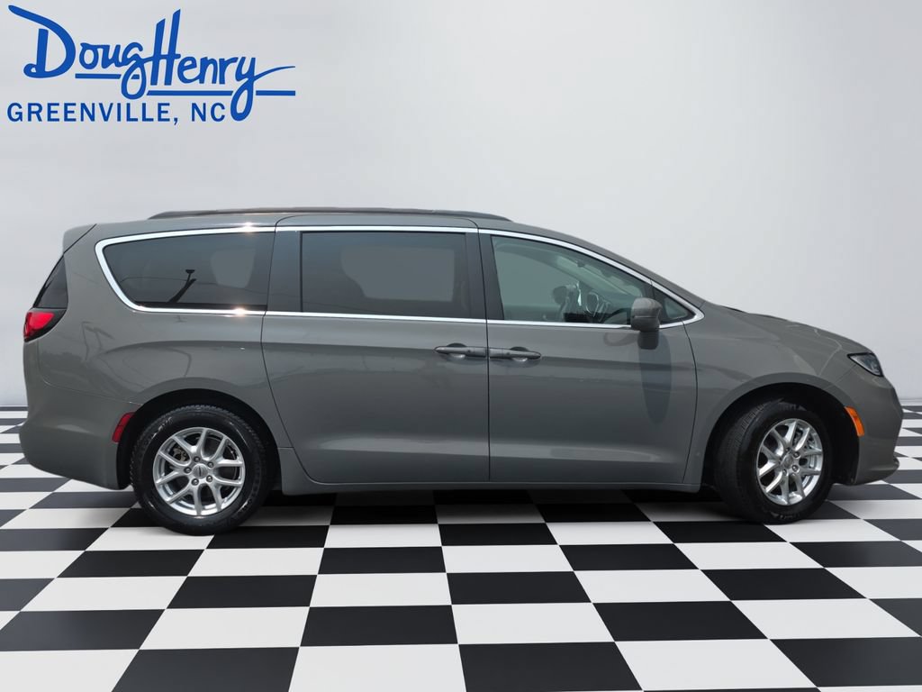 Used 2022 Chrysler Pacifica Touring-L FWD image 6