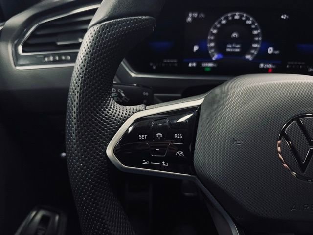 Used 2022 Volkswagen Tiguan SE R-Line image 27