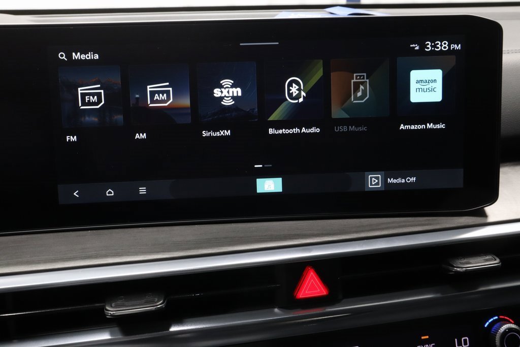 Used 2025 Kia Sorento SX image 2