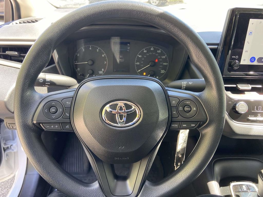 Used 2025 Toyota Corolla LE image 34