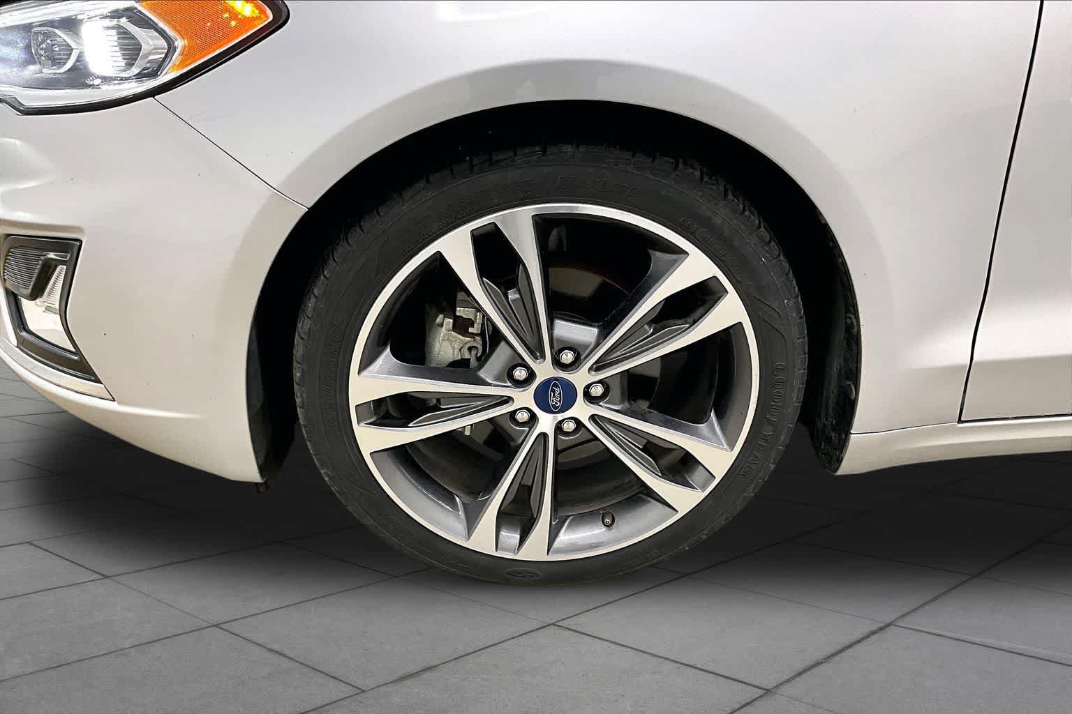 Used 2019 Ford Fusion Titanium FWD image 11
