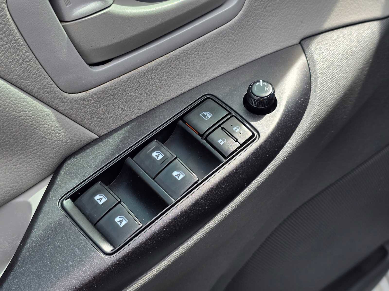 Used 2017 Toyota Sienna L FWD image 23