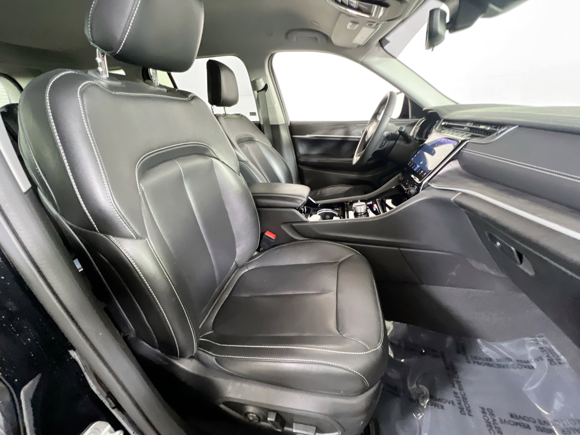 Used 2023 Jeep Grand Cherokee Limited w/ Black Appearance Package image 27