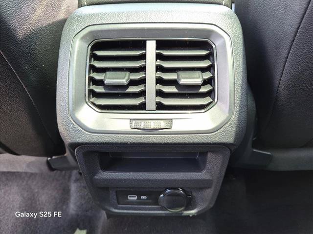 Used 2023 Volkswagen Tiguan SE w/ Panoramic Sunroof Package FWD image 17
