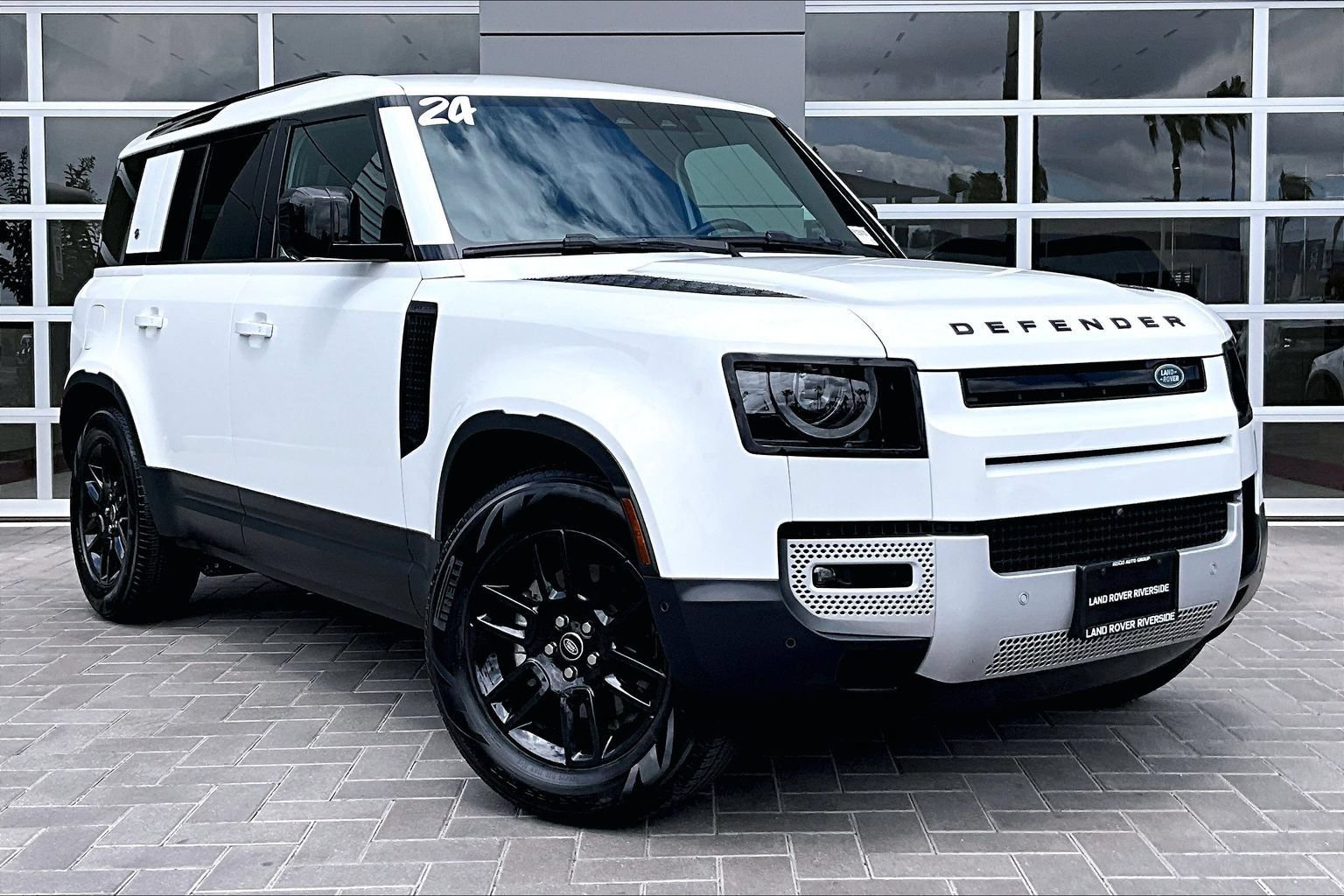 Used 2024 Land Rover Defender 110 S AWD/4WD image 3