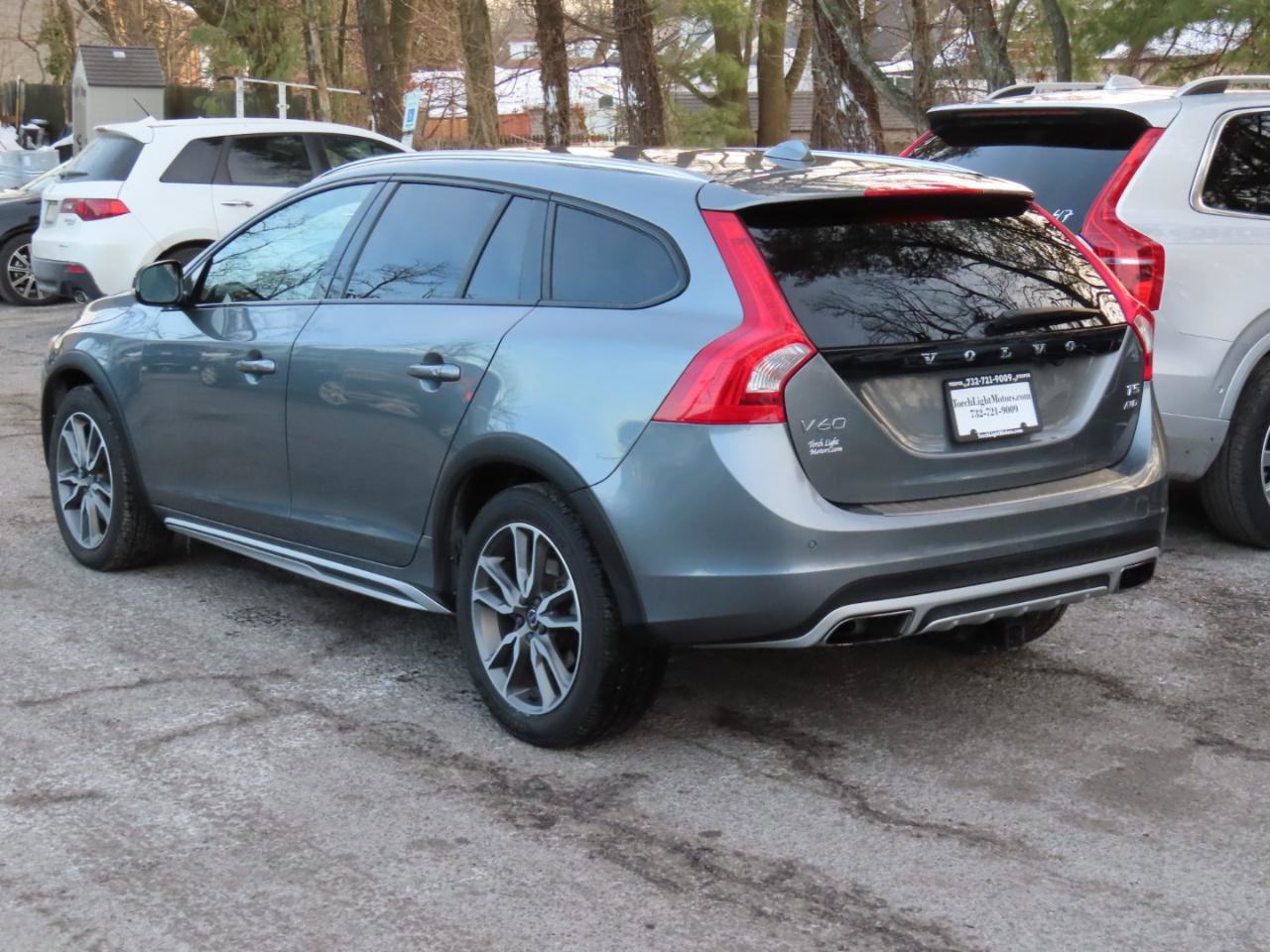 Used 2017 Volvo V60 T5 Cross Country w/ Climate Package image 4