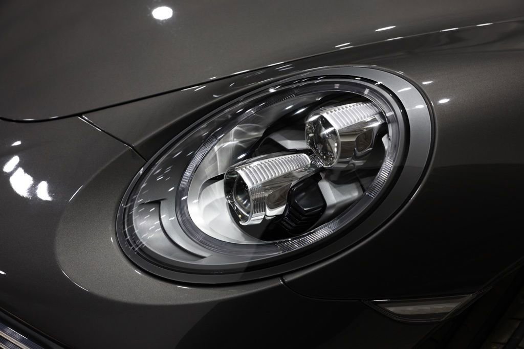 Used 2019 Porsche 911 Turbo image 24