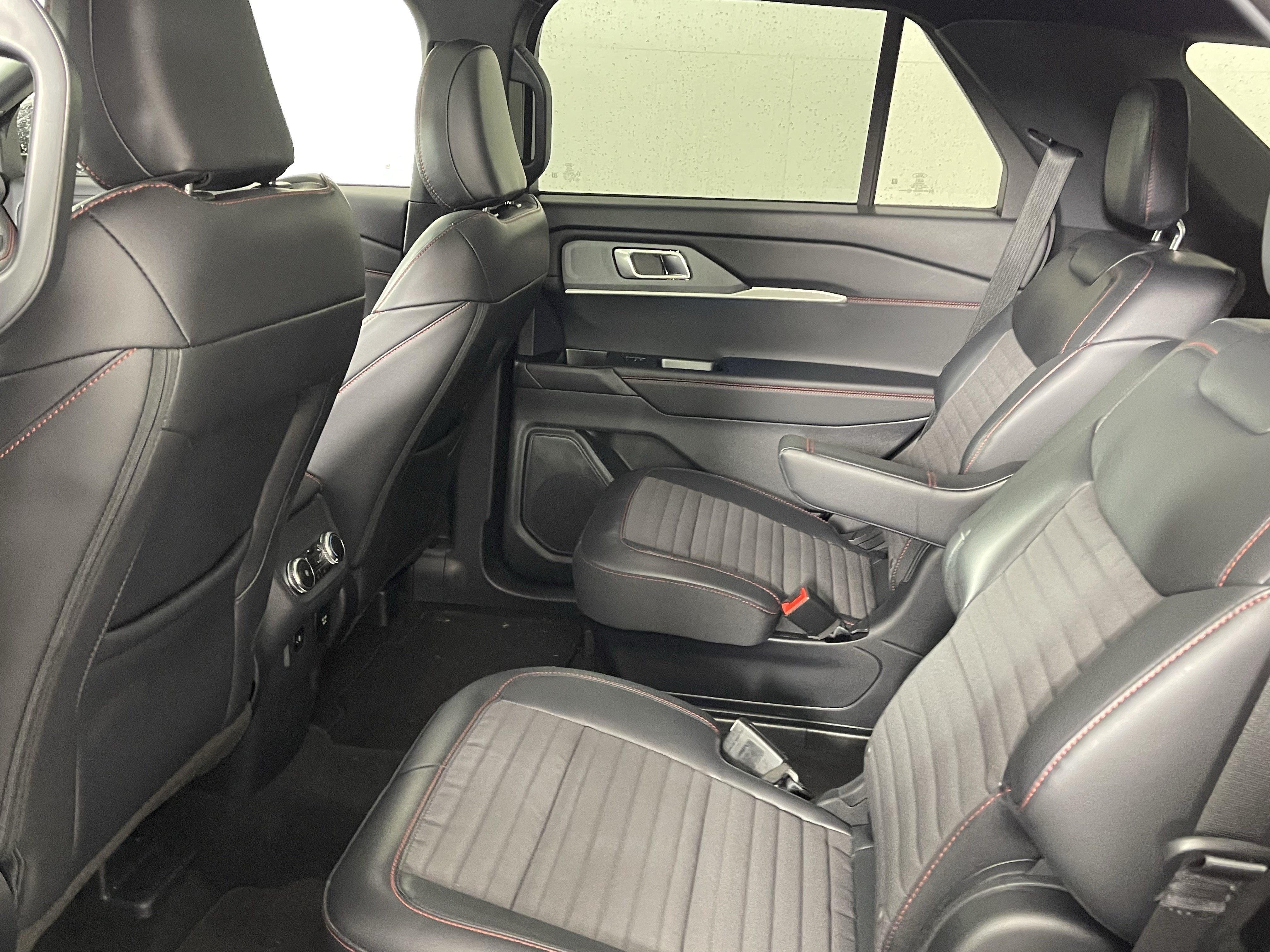 Used 2026 Ford Explorer ST-Line w/ ST-Line Street Pack AWD/4WD image 13