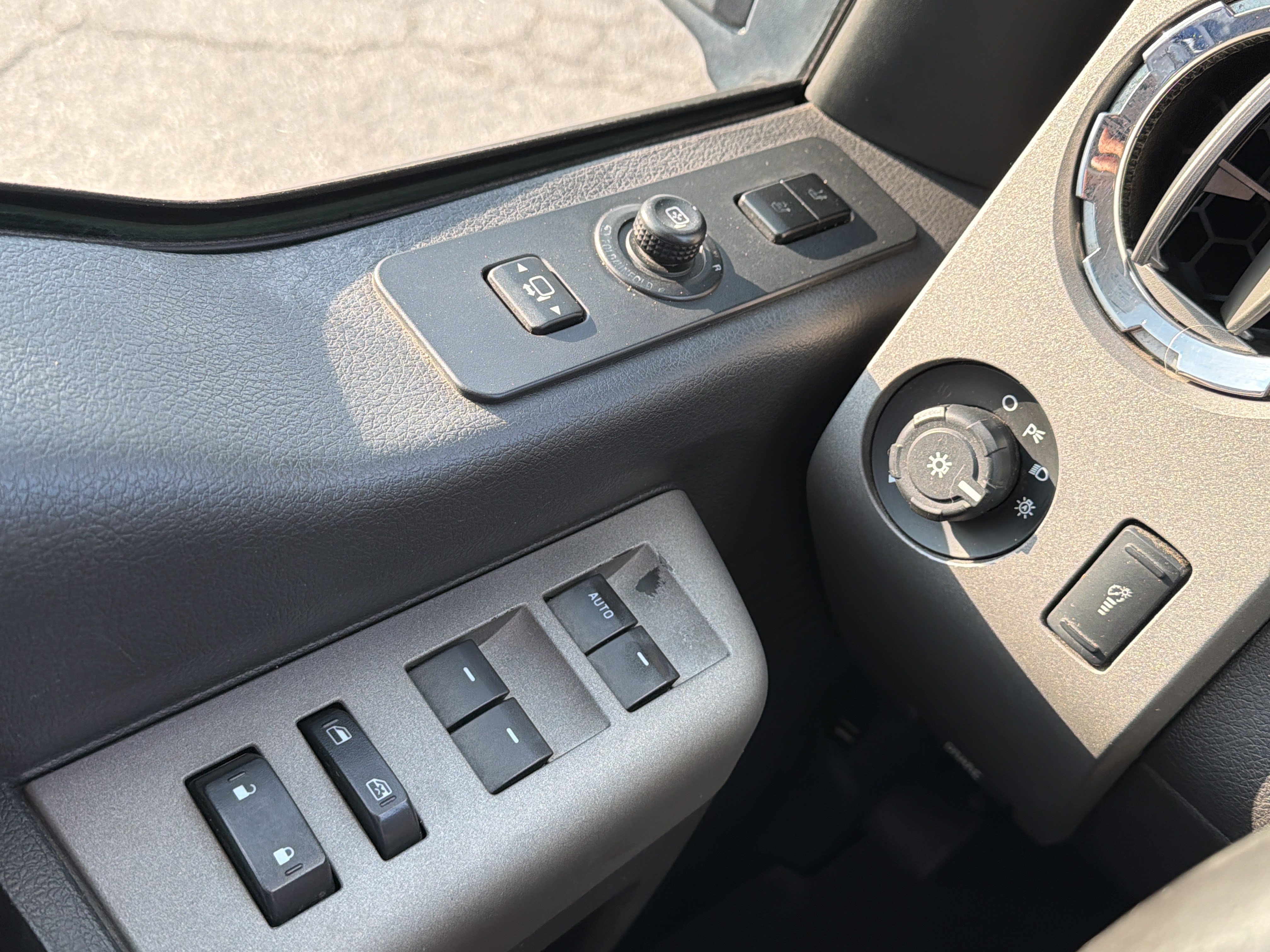 Used 2012 Ford F350 Lariat w/ Lariat Ultimate Pkg AWD/4WD image 17