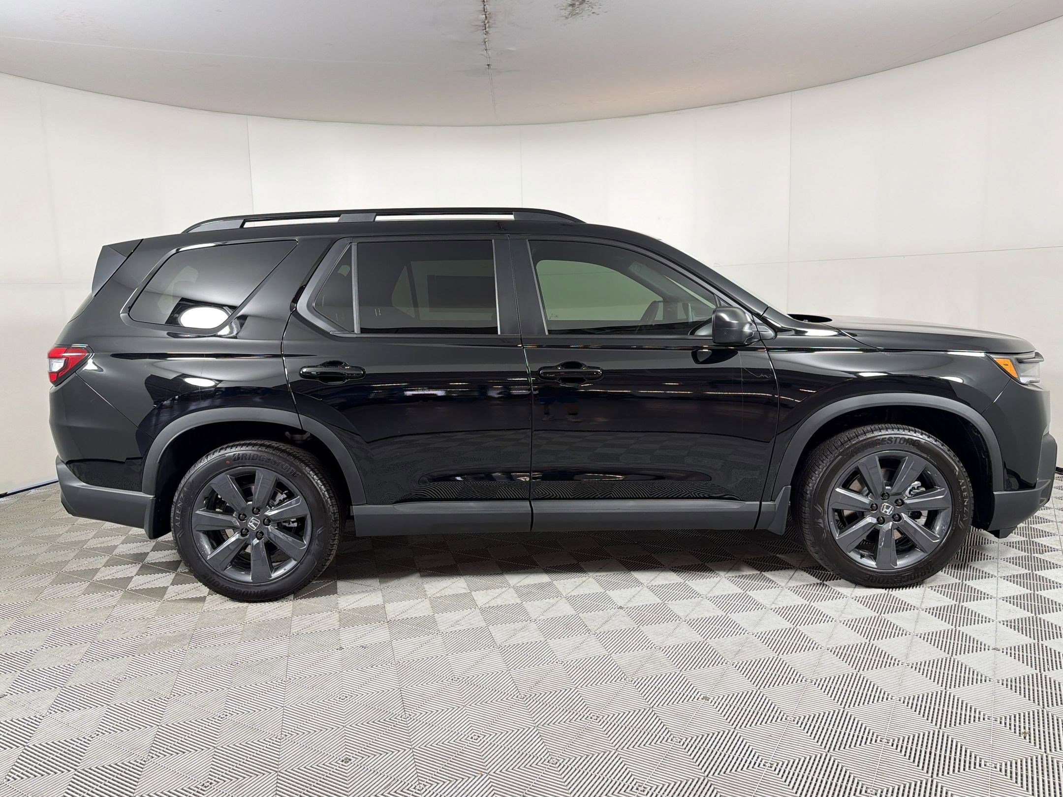 New 2026 Honda Pilot Sport image 8