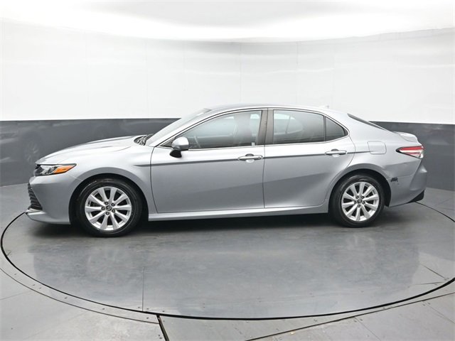 Used 2020 Toyota Camry LE image 2