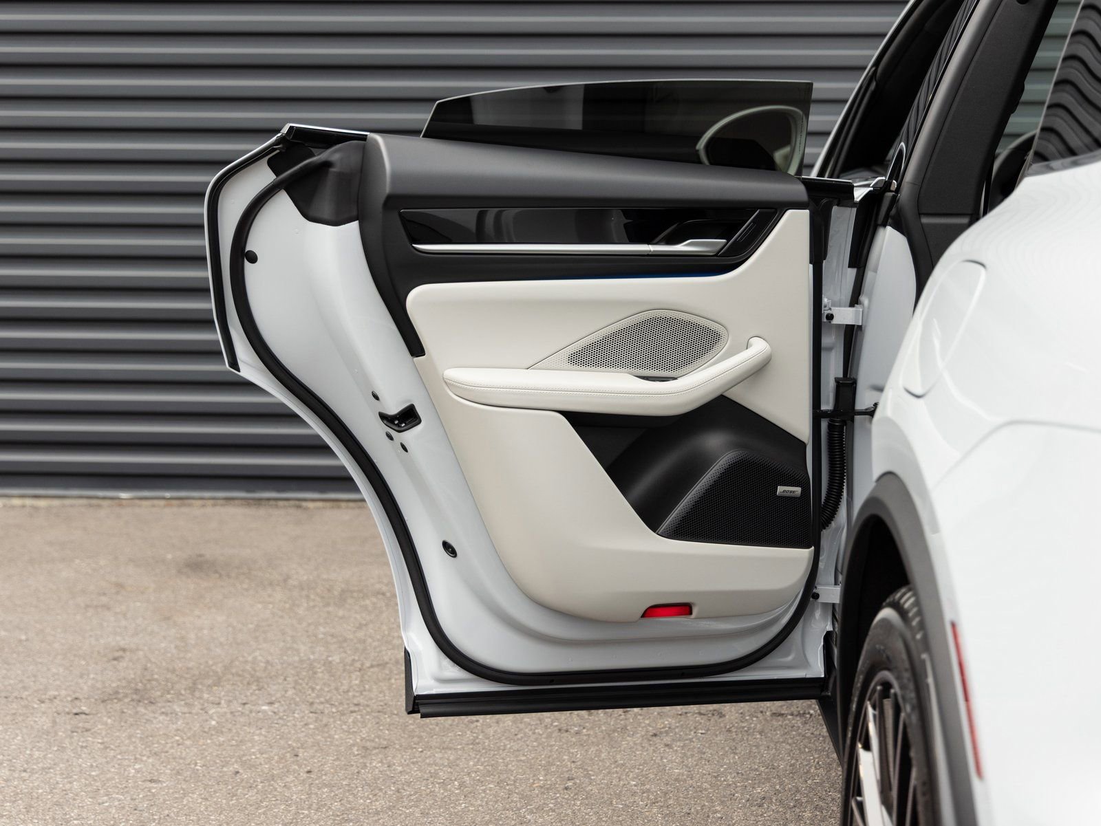 New 2025 Porsche Macan 4S Electric image 25