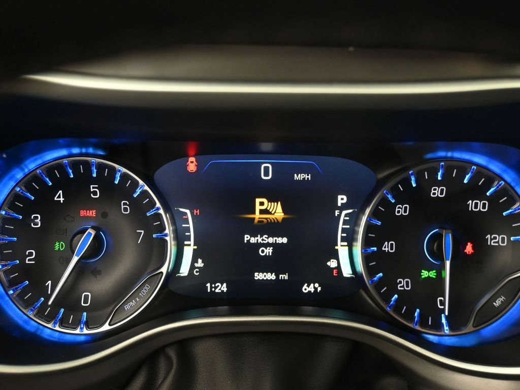 Used 2025 Chrysler Pacifica Select image 15