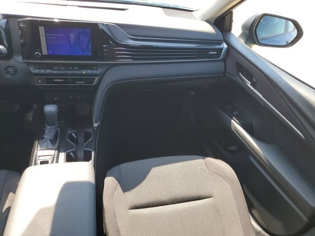 Used 2025 Toyota Camry LE FWD image 32