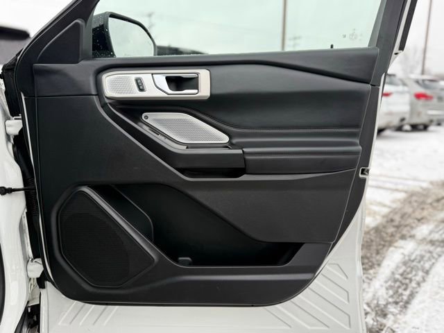 Used 2020 Ford Explorer Platinum w/ Premium Technology Package image 13