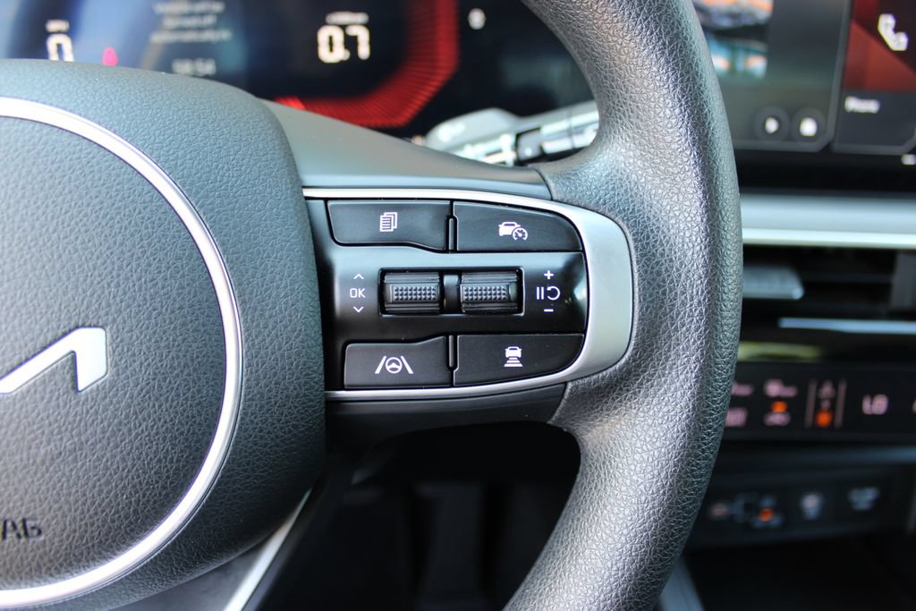 Used 2025 Kia K5 LXS FWD image 15