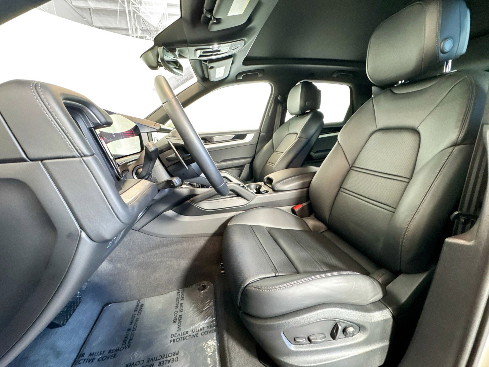 Used 2025 Porsche Cayenne image 5