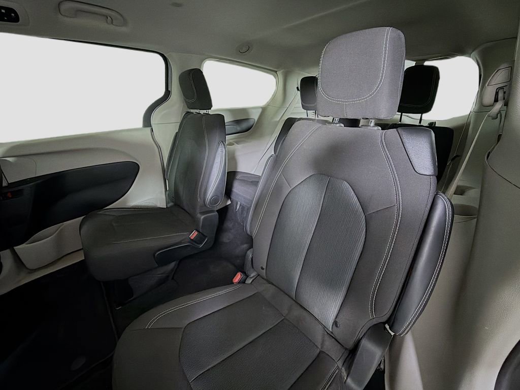 Used 2024 Chrysler Voyager LX image 23