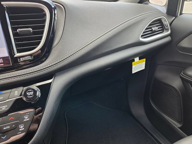 New 2026 Chrysler Pacifica Select FWD image 22