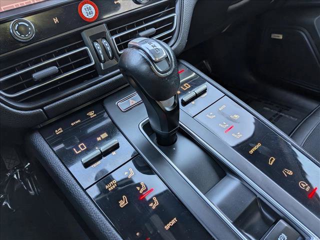Used 2022 Porsche Macan AWD/4WD image 12