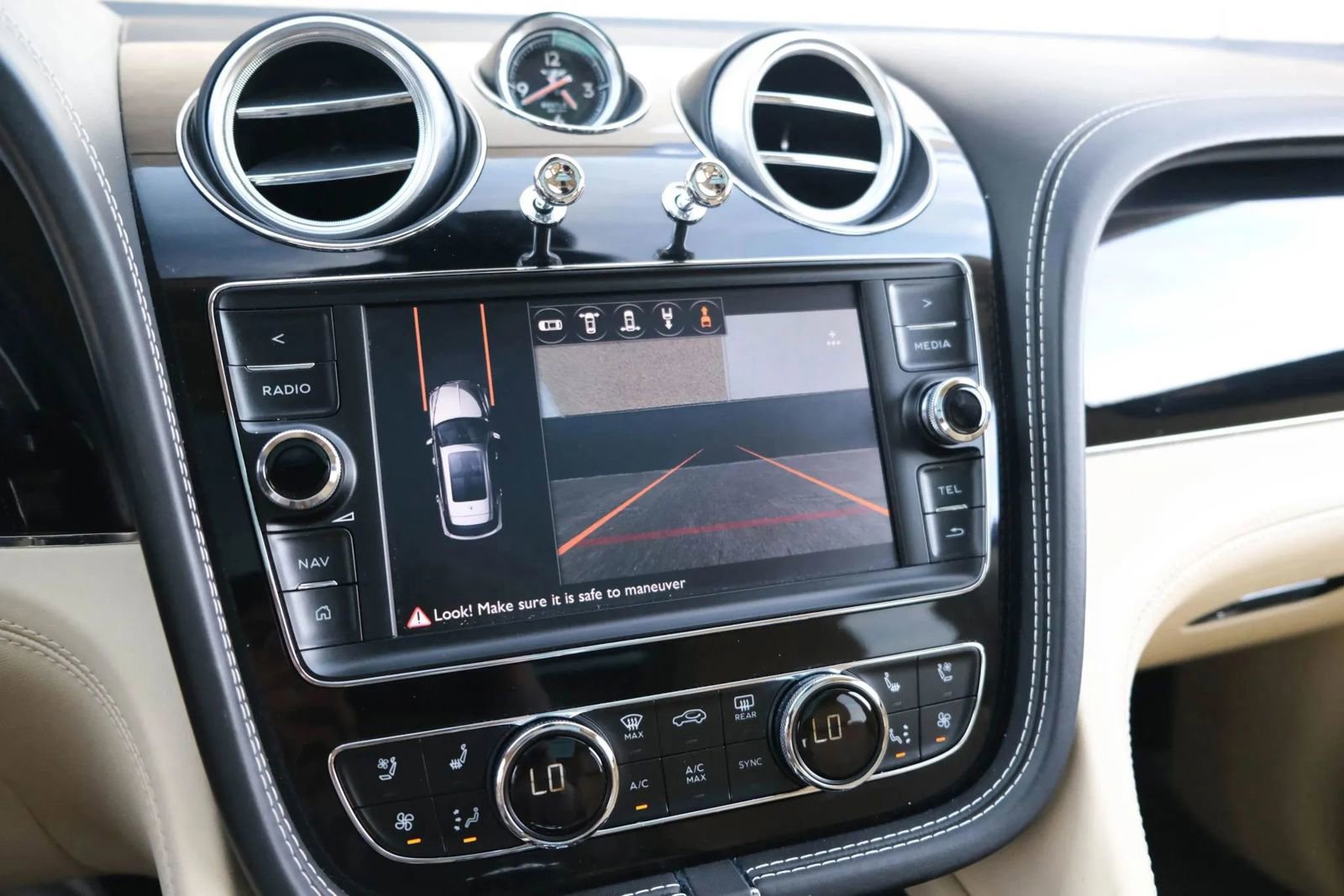 Used 2018 Bentley Bentayga image 46