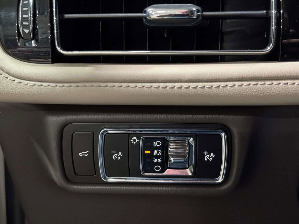 Used 2023 Lincoln Aviator Reserve w/ Equipment Group 201A image 9