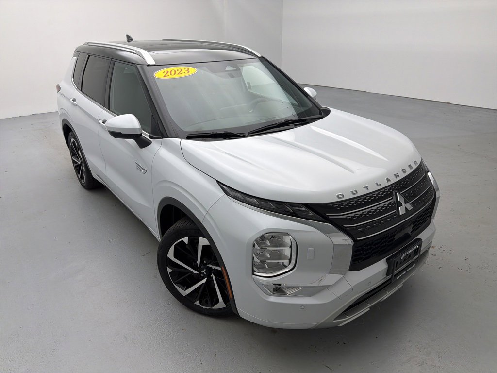 Used 2023 Mitsubishi Outlander SEL image 2