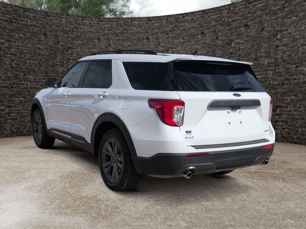 Used 2022 Ford Explorer XLT w/ Equipment Group 202A AWD/4WD image 5