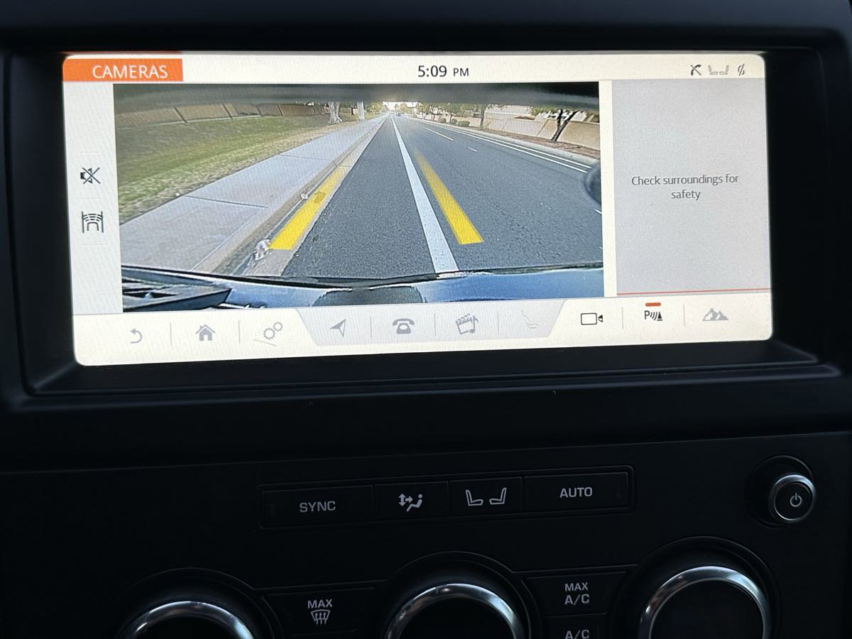 Used 2018 Land Rover Discovery SE image 45