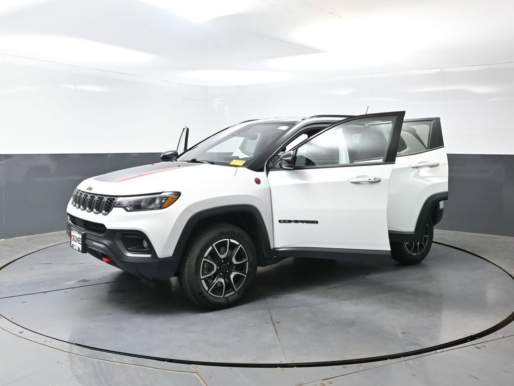 Used 2025 Jeep Compass Trailhawk AWD/4WD image 56