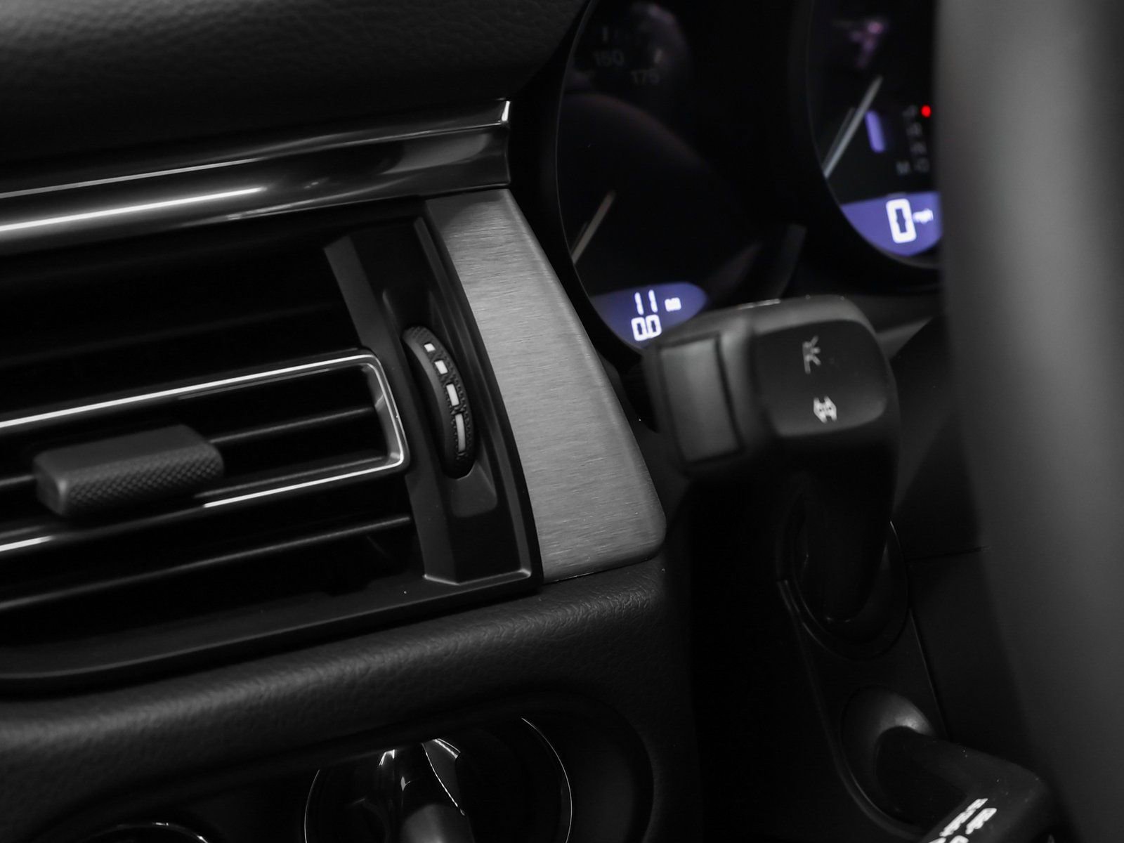 Certified 2026 Porsche Macan image 33