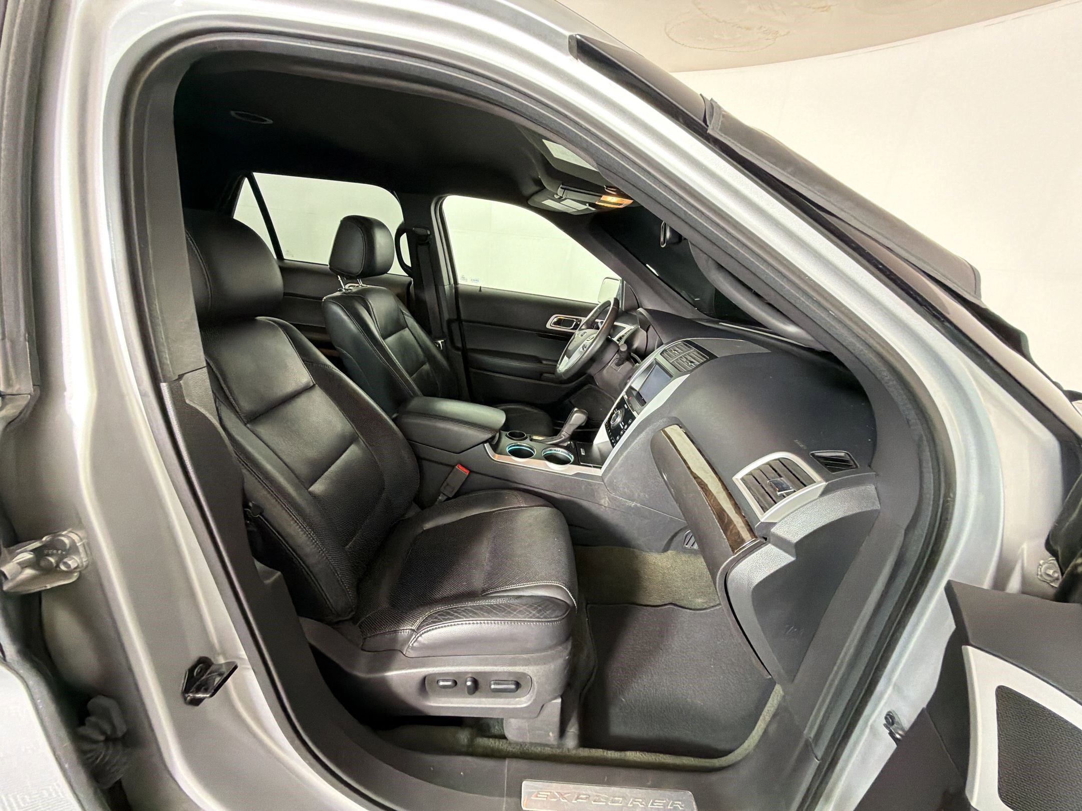 Used 2013 Ford Explorer Limited FWD image 25