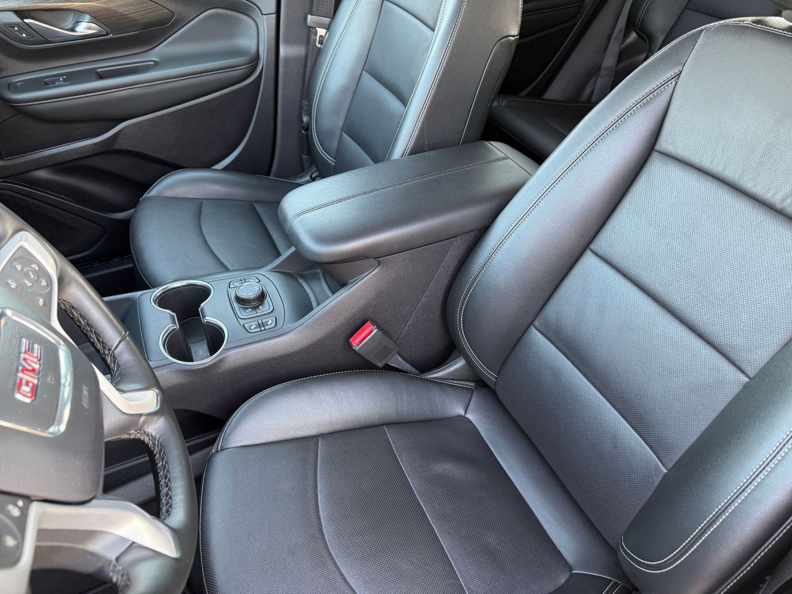 Used 2024 GMC Terrain SLT image 37