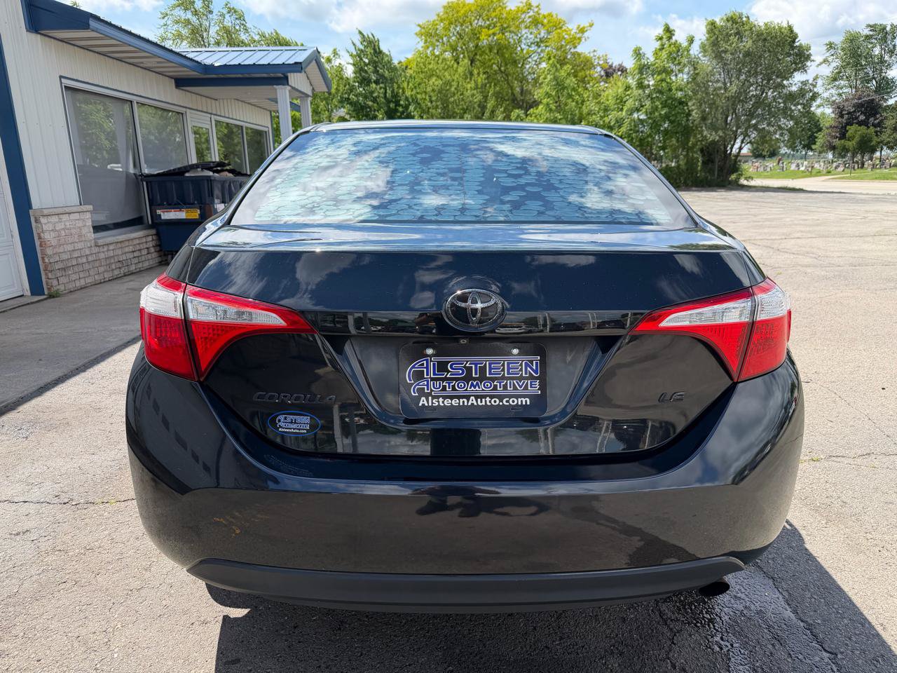Used 2015 Toyota Corolla LE FWD image 4