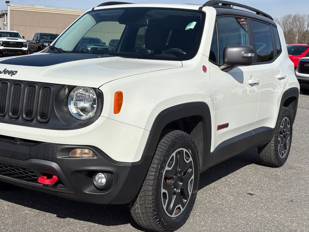 Used 2016 Jeep Renegade Trailhawk w/ Premium Trailhawk Package image 45