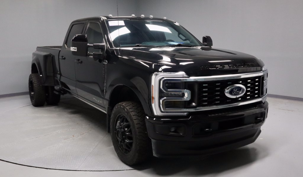 Used 2025 Ford F350 Platinum w/ FX4 Off-Road Package AWD/4WD image 1