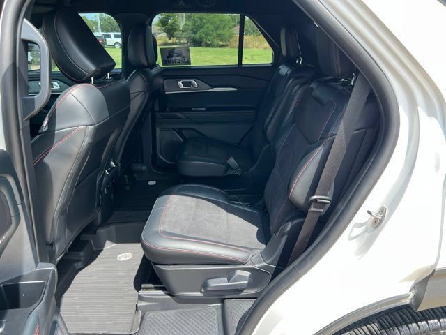 Used 2025 Ford Explorer ST RWD image 17